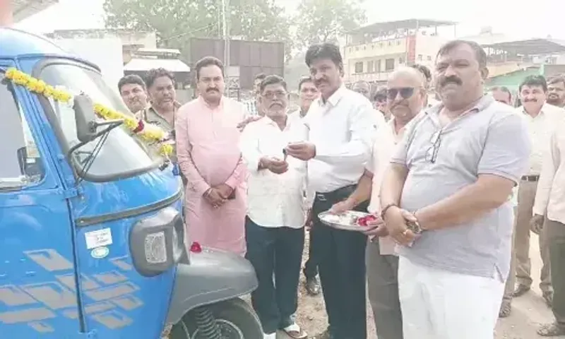 ભરૂચ : ઉમરાજ ગામે વન કુટીર અને ડોર-ટુ-ડોર વાહનનું ધારાસભ્ય રમેશ મિસ્ત્રીના હસ્તે લોકાર્પણ કરાયું...