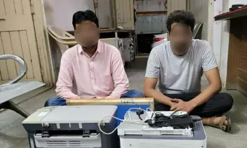 પંચમહાલ : રૂ. 500ના દરની નકલી ચલણી નોટો છાપતા 2 ઈસમો ઝડપાયા, છાપકામના સાધનો જપ્ત કરાયા...