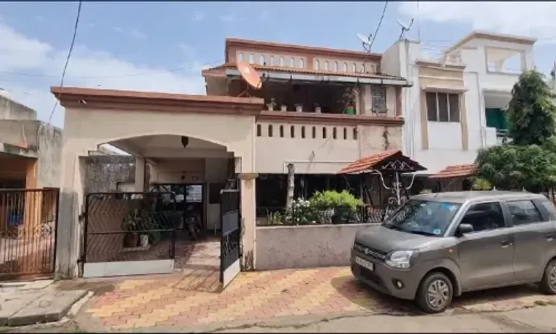 અંકલેશ્વર તાલુકાના 2 અલગ અલગ ગામમાં તસ્કરોનો તરખાટ, ડોલર અને સોના-ચાંદીના ઘરેણાંની ચોરી થતાં પોલીસ તપાસ શરૂ...