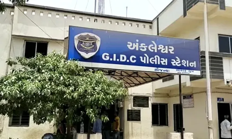 અંકલેશ્વર : વેસ્ટ બંગાળ લઈ જવાતા એશિયન પેઇન્ટ્સ કંપનીના કલરના જથ્થાને સગેવગે કરનાર ટ્રક કંડક્ટર ઝડપાયો