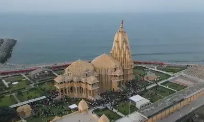 ગીર સોમનાથ : આવતીકાલે ભક્તો નહીં કરી શકે સોમનાથ દાદાના દર્શન, વાંચો વાવાઝોડાના કારણે કેવા નિર્ણય લેવાયા..!