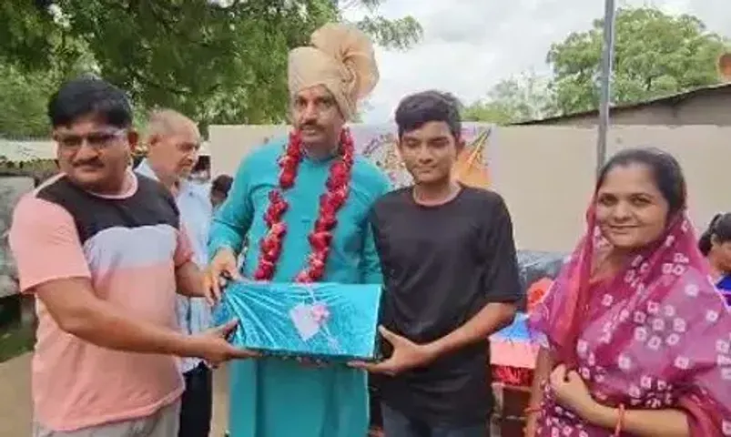 ભરૂચ : આમોદના રનાડા પ્રાથમિક શાળાના શિક્ષકની બદલી થતા વિદાય સમારંભ યોજાયો...