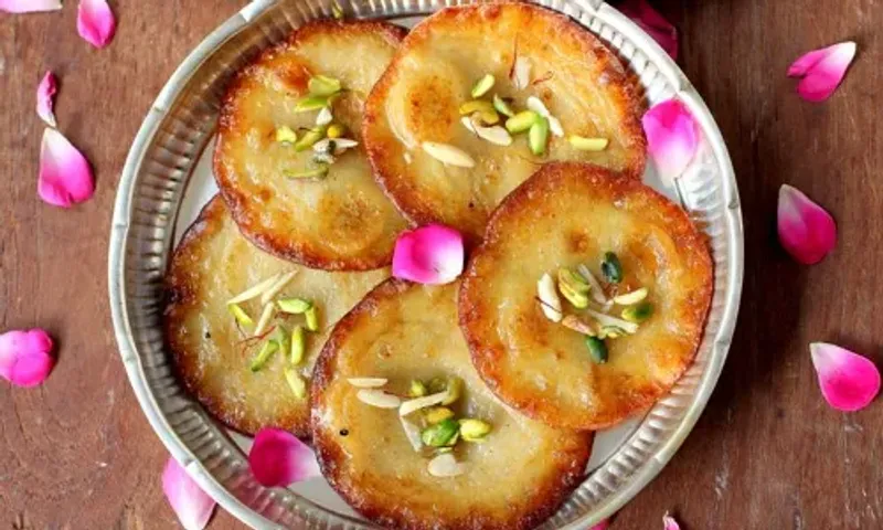 ચોથા નોરતે કુષ્માંડા માતાજીને ધરાવો માલપુઆનો ભોગ, જાણો ઘરે બનાવવાની એકદમ સરળ રેસેપી...
