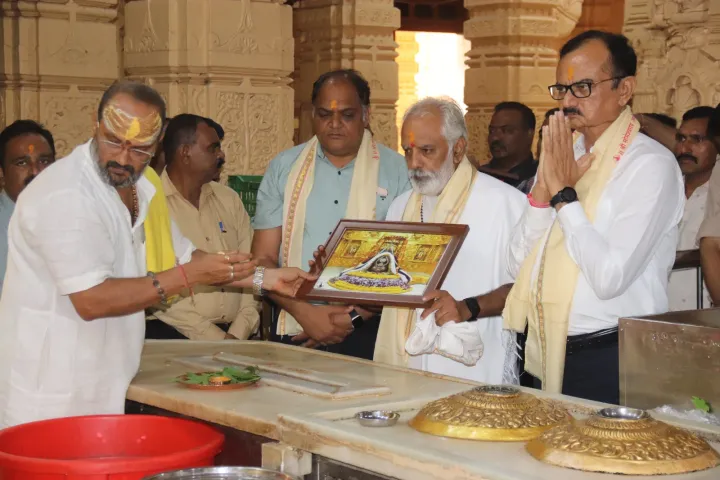 ગીર સોમનાથ : રાજ્યના પૂર્વ ગૃહમંત્રી પ્રદીપસિંહ જાડેજાએ શ્રી સોમનાથ મહાદેવના દર્શન કર્યા...