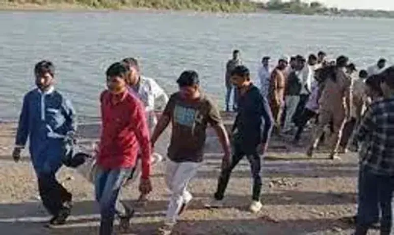 પાંચ જિંદગી ડૂબી: બોટાદમાં કૃષ્ણસાગર તળાવમાં ડૂબી જતાં 5 યુવાનોના મોત