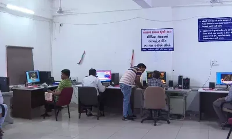ભરૂચ: કલેકટર કચેરીમાં કાર્યરત મીડિયા મોનીટરીંગ સેન્ટરની જનરલ ઓબ્ઝર્વર IAS સંદીપ કૌરએ મુલાકાત લીધી