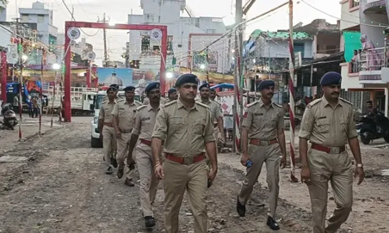પંચમહાલ  : હાલોલ ખાતે મહોરમના પવિત્ર તહેવારને અનુલક્ષીને ટાઉન પોલીસ દ્વારા ફૂટ પેટ્રોલિંગ યોજાયું.