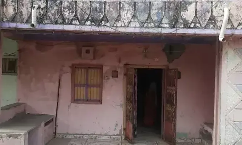 ભરૂચ : આમોદના બંધ મકાનોને તસ્કરોએ બનાવ્યું નિશાન, પોલીસ નાઈટ પેટ્રોલીંગ સઘન બનાવે તેવી લોકમાંગ