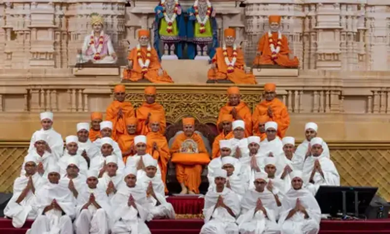અમેરિકાની ધરતી પર યોજાયો ઐતિહાસિક દીક્ષા મહોત્સવ, 30 હાઇલી ક્વોલિફાઇડ યુવાઓએ લીધી દિક્ષા....