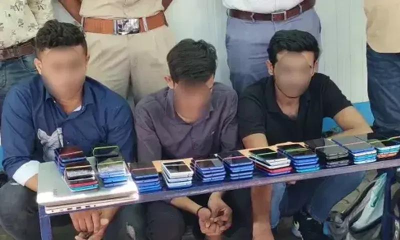 અંકલેશ્વર : રૂ. 3 લાખના લેપટોપ-મોબાઈલના જથ્થા સાથે સુરતના 3 શંકાસ્પદોની ધરપકડ...