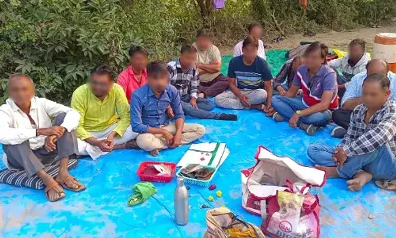 વડોદરા : પાદરમાં જુગરધામ પર સ્ટેટ મોનીટરીંગ સેલના દરોડા, રૂ. 11 લાખના મુદ્દામાલ સાથે 14 લોકોની ધરપકડ