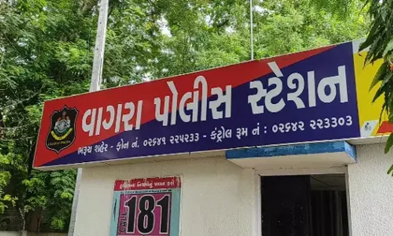 ભરૂચ: વાગરા જુનેદ ગામની સીમમાંથી ગોડાઉનમાંથી શંકાસ્પદ ભંગારના જથ્થા સાથે બે શખ્સોને સાથે લોકલ ક્રાઈમ બ્રાન્ચે ઝડપી પાડ્યા