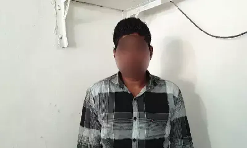 અંકલેશ્વર: એ ડિવિઝન પોલીસે રિક્ષામાં દેશી દારૂની હેરાફેરી કરતા બુટલેગરની કરી ધરપકડ