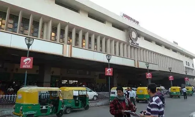 અમદાવાદ : રેલ્વે સ્ટેશનની પ્લેટફોર્મ ટિકિટના ભાવમાં વધારો, હવેથી રૂ. 30 ચૂકવવા પડશે...