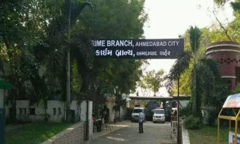 અમદાવાદ:BRTSની બસમાં દારૂની હેરાફેરીનો નવો કિમીયો,ક્રાઇમ બ્રાન્ચે કર્યો પર્દાફાશ