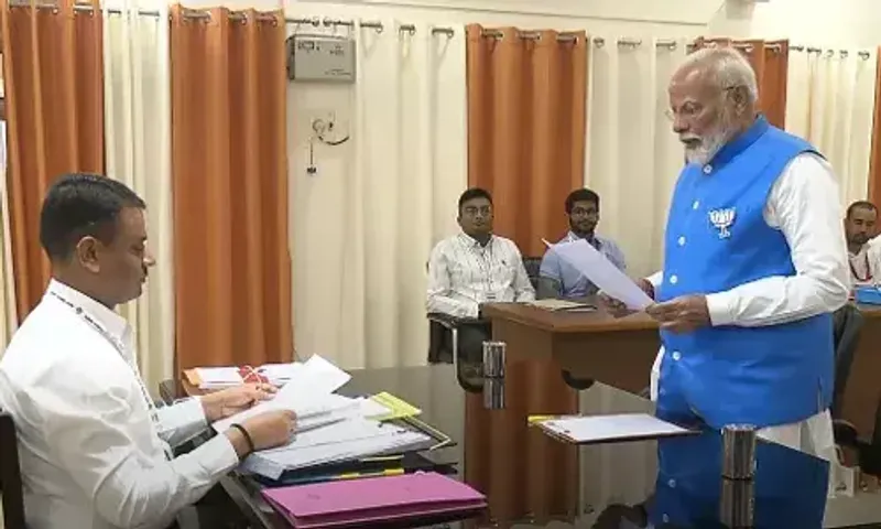 PM મોદીએ વારાણસીથી સતત ત્રીજી વખત નોંધાવી ઉમેદવારી, ગંગા આરતી-કાલ ભૈરવ મંદિરે કર્યા દર્શન