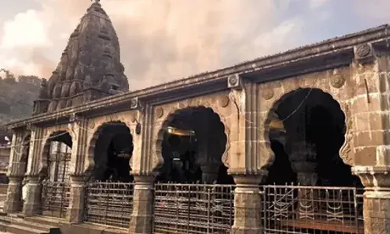 પવિત્ર શ્રાવણમાં ભીમાશંકર જ્યોતિર્લિંગનું જાણો મહત્વ, 3,250 ફૂટની ઊંચાઈ પર બિરાજે છે મહાદેવ !
