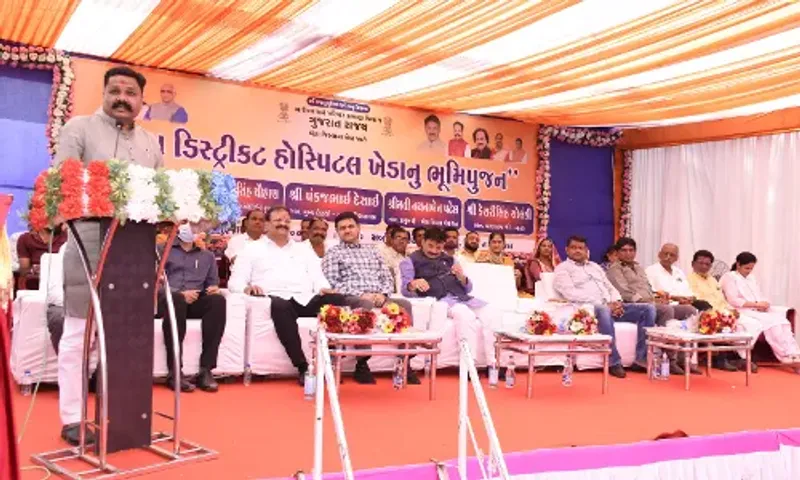 ખેડા : સબ ડિસ્ટ્રિક્ટ હોસ્પિટલના કામનું ભૂમિપૂજન અને ૩ નવી એમ્બ્યુલન્સને પ્રસ્થાન કરાવતા કેન્દ્રીય સંચાર મંત્રી દેવુંસિંહ ચૌહાણ