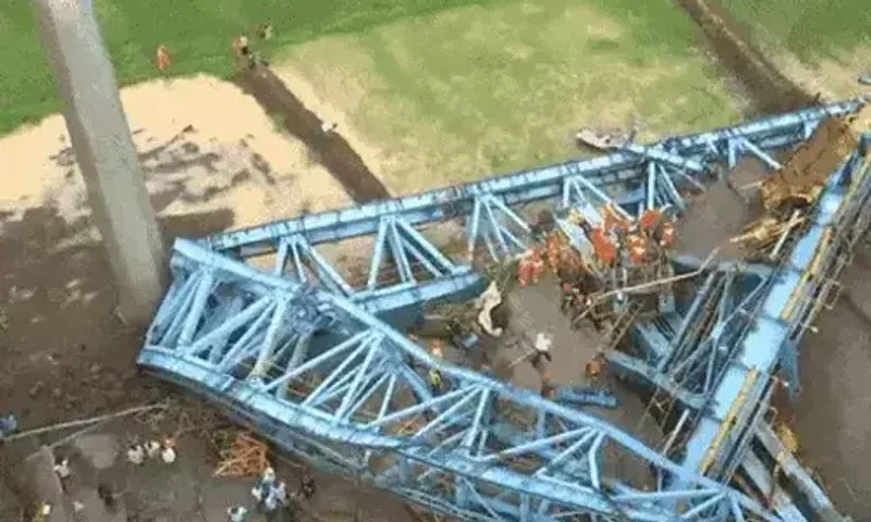 મહારાષ્ટ્રમાં બની મોટી દુર્ઘટના,  ગર્ડર મશીન પુલ પરથી પટકાતા 17 લોકોના મોત...