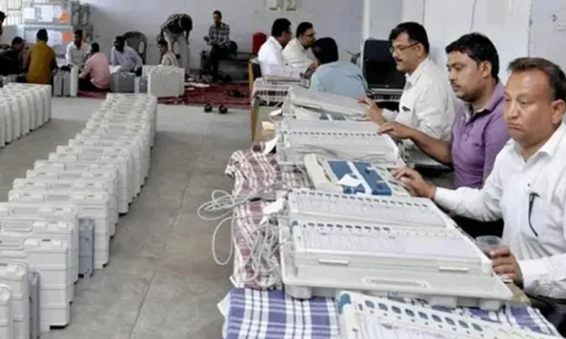 અમદાવાદ: ચૂંટણી સમયે 39 સરકારી કર્મચારીઓ વિરુદ્ધ ધરપકડ વોરંટ ઇશ્યૂ, વાંચો શું છે વિવાદ
