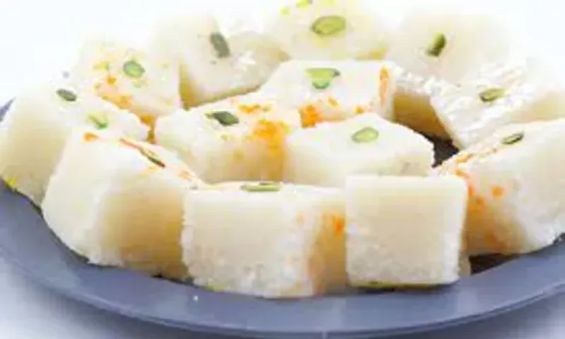 ચૈત્રીનવરાત્રિમાં માતાને ધરાવો આ ખાસ પ્રસાદ, મિનિટોમાં થશે તૈયાર નારિયેળની બરફી