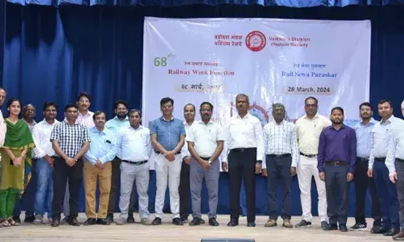 વડોદરા: પ્રતાપનગર ખાતે પશ્ચિમ રેલવે દ્વારા રેલવે પુરસ્કાર વિતરણ સમારોહ યોજાયો