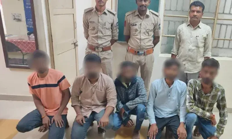 ભરૂચ : યુવકની સગાઈ તૂટી જતાં અન્ય સાગરીતો સાથે મળી આમોદના શ્રીકોઠી ગામેથી કર્યું હતું યુવતીનું અપહરણ, 5 લોકો ઝડપાયા