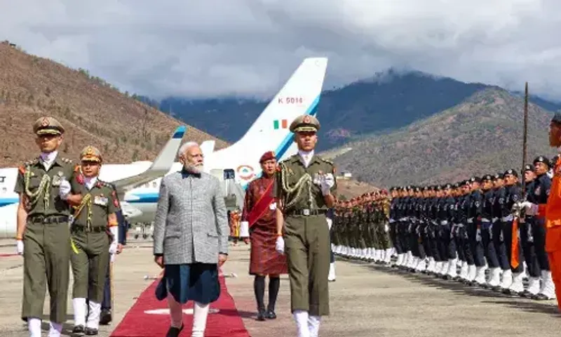 PM મોદી બે દિવસના ભૂટાનના પ્રવાસે, વિદેશી ધરતી પર કરાયું ભવ્ય સ્વાગત