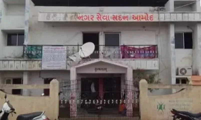 ભરૂચ : આમોદ ખાતે પાલિકા દ્વારા પાઇપલાઇનની કામગીરીમાં ભ્રષ્ટાચાર થયો હોવાનો ગ્રામજનોનો આક્ષેપ...