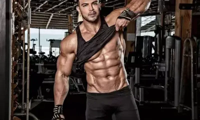 મહાદેવ સટ્ટાબાજી એપમાં વધુ એક બૉલીવુડ સ્ટારનું નામ જોડાયું, નોંધાઈ FIR