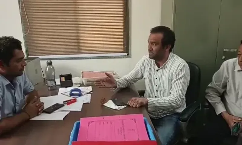 ભરૂચ : વીજ ધાંધીયાઓથી ત્રસ્ત પશ્ચિમ વિસ્તારની જનતા, કોંગી આગેવાનોએ કરી DGVCL કચેરીમાં રજૂઆત...