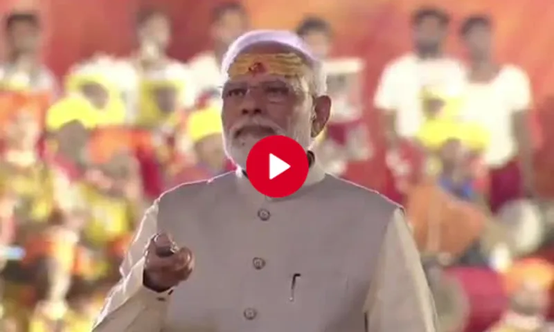 PM મોદીએ ઉજ્જૈન મહાકાલ મંદિરમાં પૂજા અર્ચના કર્યા બાદ 'મહાકાલ લોક' કોરિડોરનું કર્યું ઉદ્ધાટન