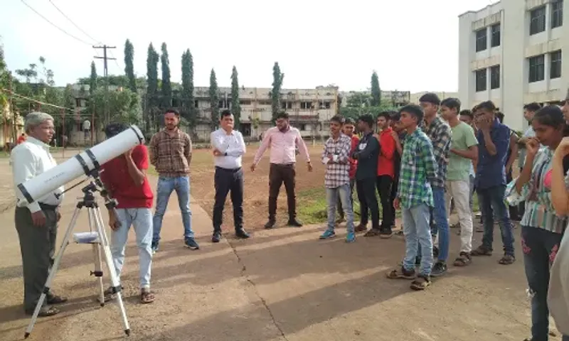 ડાંગ : આહવાની સરકારી સાયન્સ કોલેજ ખાતે વિશ્વ અંતરીક્ષ સપ્તાહની ઉજવણી કરાય...