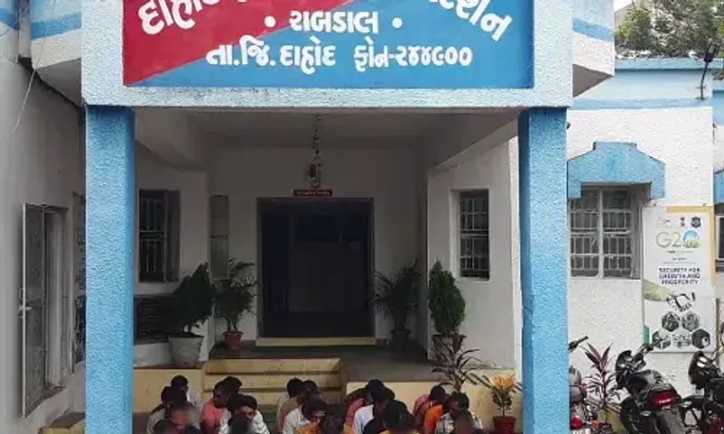 દાહોદ: કાળીડેમ ખાતે ચાલતા જુગારધામ પર ગ્રામ્ય પોલીસના દરોડા: 25 જુગારીયાઓને 1.22 લાખ ઉપરાંતના મુદ્દામાલ સાથે પકડી પાડયા