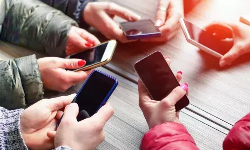 WhatsApp ગ્રુપ કૉલિંગ : હવે તમે એકસાથે 31 લોકો સાથે ગ્રુપ કૉલ કરી શકશો, અનુસરો આ સરળ પગલાં...