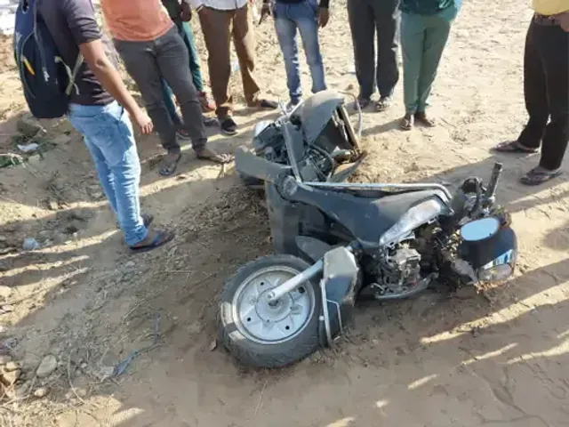 ગાંધીનગર : દહેગામ-નરોડા હાઇવે રોડ પર કાર અને એક્ટિવા વચ્ચે સર્જાયો અકસ્માત, શિક્ષિકાનું ઘટનાસ્થળે મોત, પતિની હાલત ગંભીર