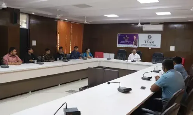 યુવા મતદારોને દેવભૂમિ દ્વારકા જિલ્લા ચૂંટણી અધિકારી અને કલેક્ટર દ્વારા મતદાર યાદીમાં નામ નોંધણી કરાવવા ખાસ અનુરોધ