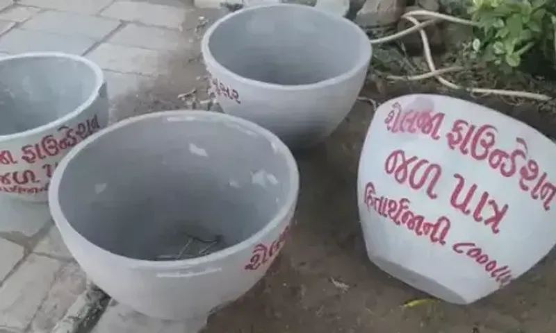 ભરૂચ : જંબુસરમાં શૈલજા ફાઉન્ડેશનનો “સેવાયજ્ઞ”, પશુ-પક્ષીઓના પીવાના પાણીના કુંડાનું લોકોને વિતરણ...