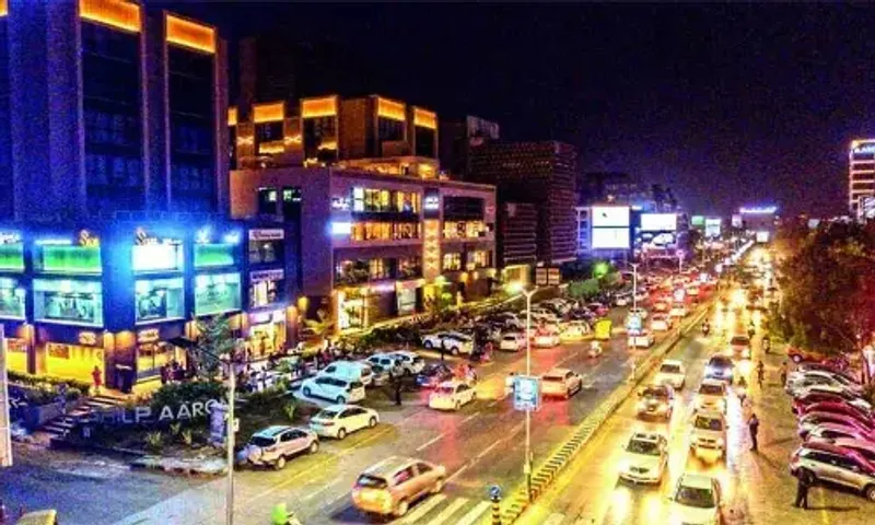 અમદાવાદ: સિંધુભવન રોડ પર ગેરકાયદેસર પ્રવૃતિ ડામવા માટે પોલીસ લેશે વેપારીઓની મદદ