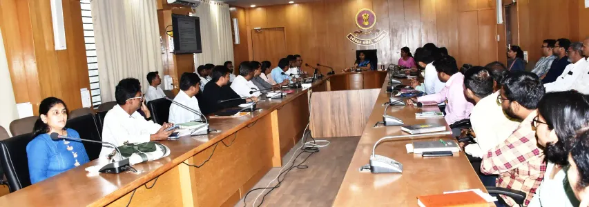 વલસાડ : વિધાનસભા ચૂંટણીમાં આદર્શ આચારસંહિતા અમલવારી અંગે બેઠક યોજાય