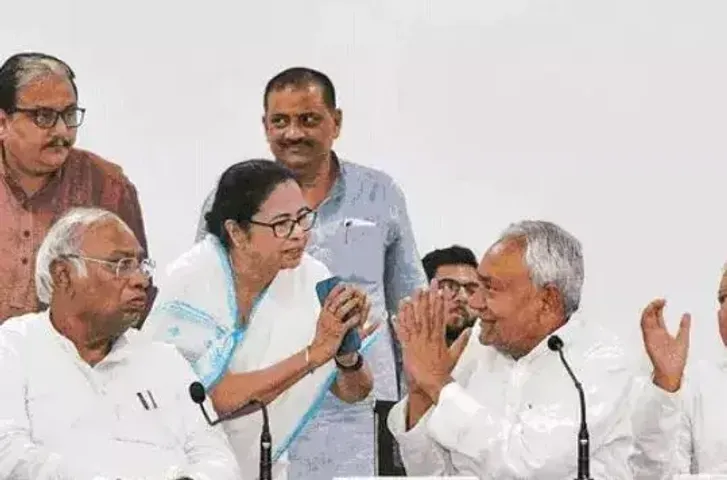 I.N.D.I.A ગઠબંધનમાં ફાટ પડી,મમતા બેનર્જીએ કહ્યું- બંગાળમાંથી તો હું એકલી જ ચૂંટણી લડીશ