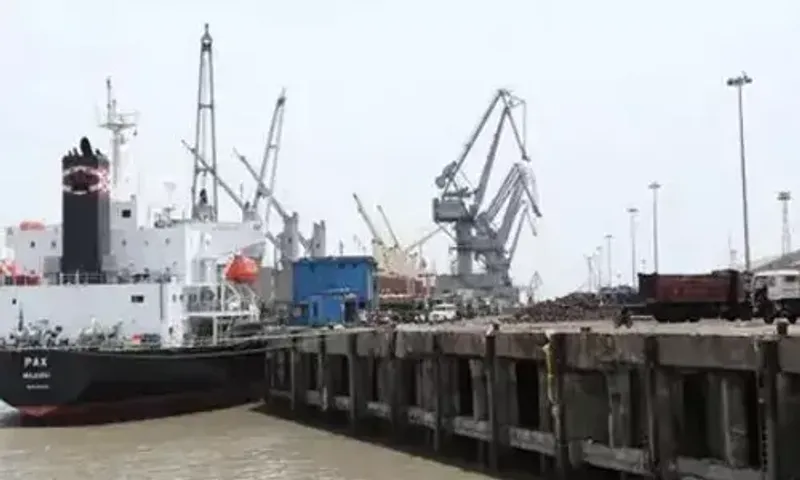 દેશમાં પ્રથમ ક્રમે:ગુજરાતના 49 બંદરેથી વર્ષે 55 કરોડ ટન માલની હેરફેર