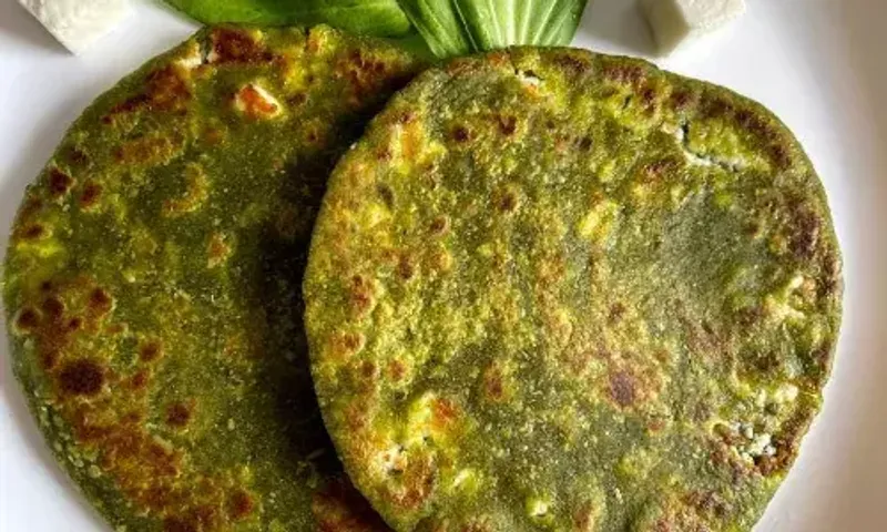 શિયાળામાં ઘરે જ બનાવો આ ટેસ્ટી પાલક પનીર પરાઠા, બાળકોને પણ ભાવશે...