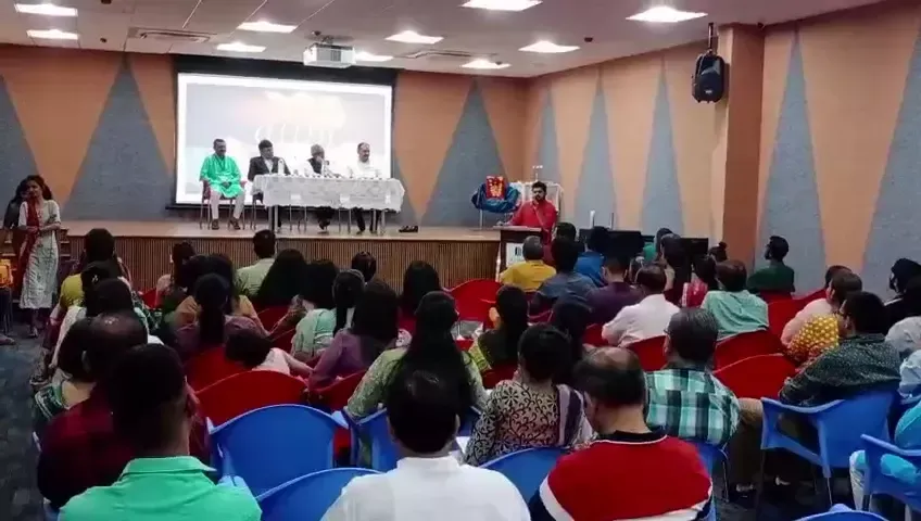 ભરૂચ : કે.જે.ચોક્સી ઓડિટોરિયમ ખાતે સાર્થક ફાઉન્ડેશન ચેરીટેબલ ટ્રસ્ટનો સ્નેહમિલન સમારોહ યોજાયો...