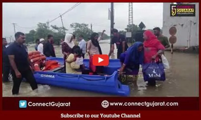 સુરત : બત્રીસ ગંગા ખાડી ઉભરાતા બલેશ્વર ગામ બેટમાં ફેરવાયું, પાણીમાં ફસાયેલા લોકોનું રેસક્યું કરાયું...