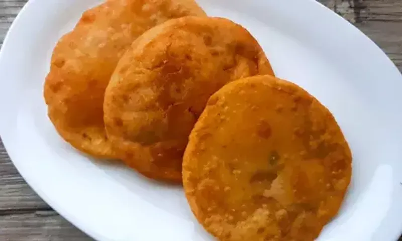 નાસ્તામાં કંઈક ખાસ બનાવવા માંગો છો, તો ઘરે જ બનાવો મસાલા મગ દાળ પુરી