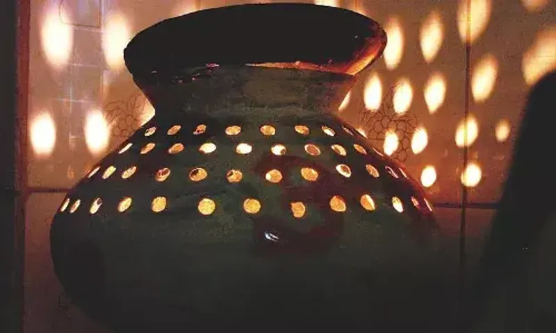 ખરેખર ગરબે રમવું એટલે શું: ગરબે ઘુમવાથી પ્રદક્ષિણાનું પુણ્ય મળતું હોવાની છે માન્યતા, શું આપણે આવું કરીએ છે?