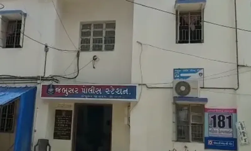 ભરૂચ: જંબુસરના કિસ્મતનગરમાં મકાનમાંથી સોના ચાંદીના ઘરેણા અને રોકડ રકમની ચોરી કરી તસ્કરો ફરાર,પોલીસે શરૂ કરી તપાસ