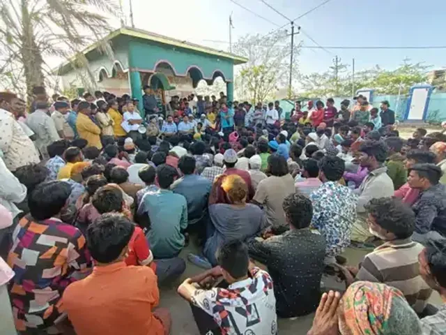 કંડલા : 3 હજાર લોકોનું કરવામાં આવ્યું સ્થળાંતર: ‘બિપરજોય’ ચક્રવાતની અસર શરૂ, તંત્ર ખડેપગે તૈનાત