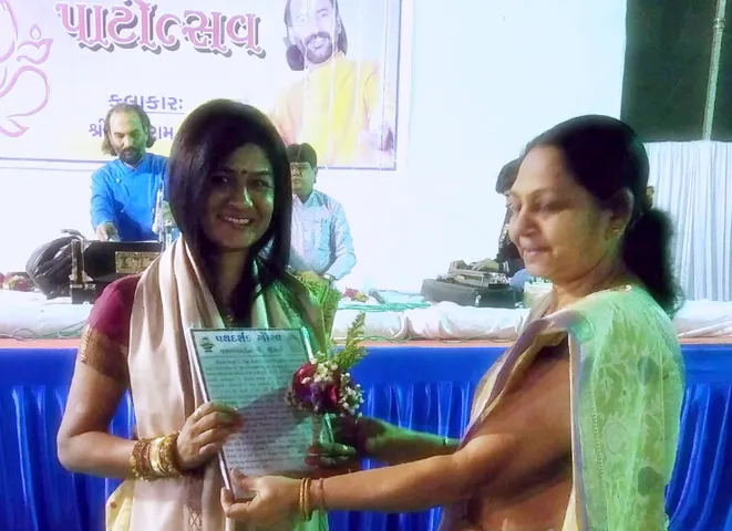 અંકલેશ્વર કોલેજની મહિલા પ્રોફેસર ને 'પથ દર્શક ગૌરવ' સન્માનપત્ર એનાયત કરાયુ